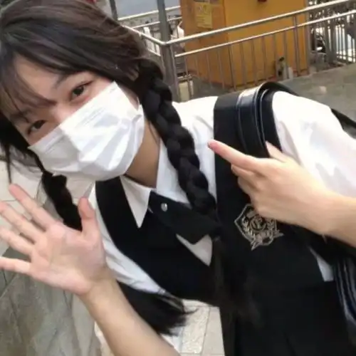 精选优质温柔小众好看的女生头像76