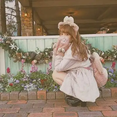 黑白唯美意境头像女生水