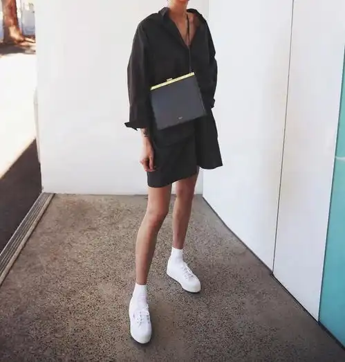 而今时尚圈也玩起了失踪