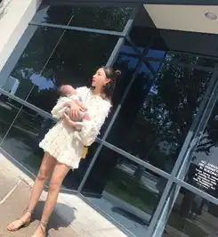 雪梨婚后身材保持得很好,少女心依旧,一点不像刚生完孩子的妈妈