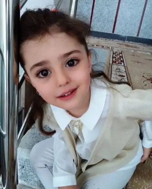 她8岁便被誉为全球最美,美到连爸爸都专门辞职给她当保镖