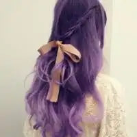 谁有背景是绿色或紫色的头像长头发