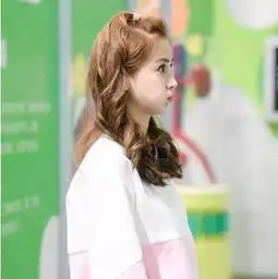 女星嘟嘴摆拍造型,赵丽颖杨颖郑爽关晓彤迪丽热巴宋祖儿谁最萌