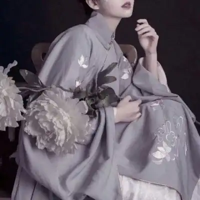 女头部位头像短发句子