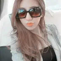 要可爱戴墨镜的女生头像