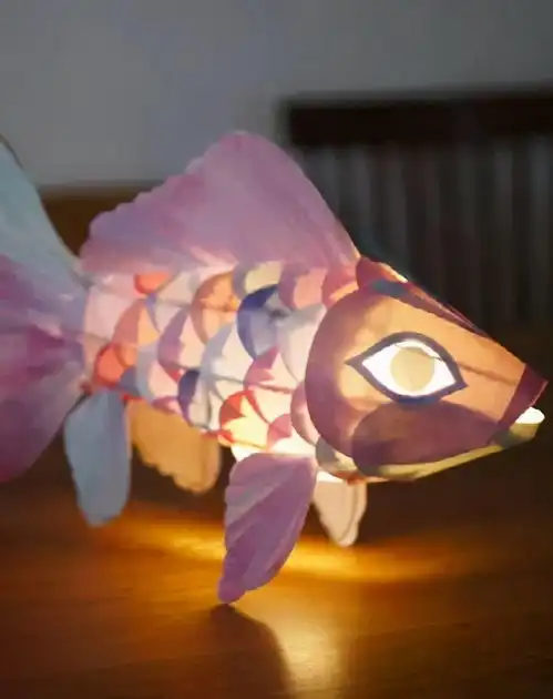 85后美女将剪纸搬上世界舞台,裸辞玩纸一盏纸灯卖8万