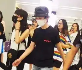 百万粉丝女网红租房满屋狗屎,18线女星辱骂民警被解约德不配位,必有灾殃