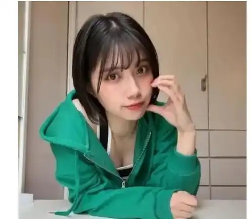 零零后的性感女演员,岛国片中的气质人妻,成熟知性迷人