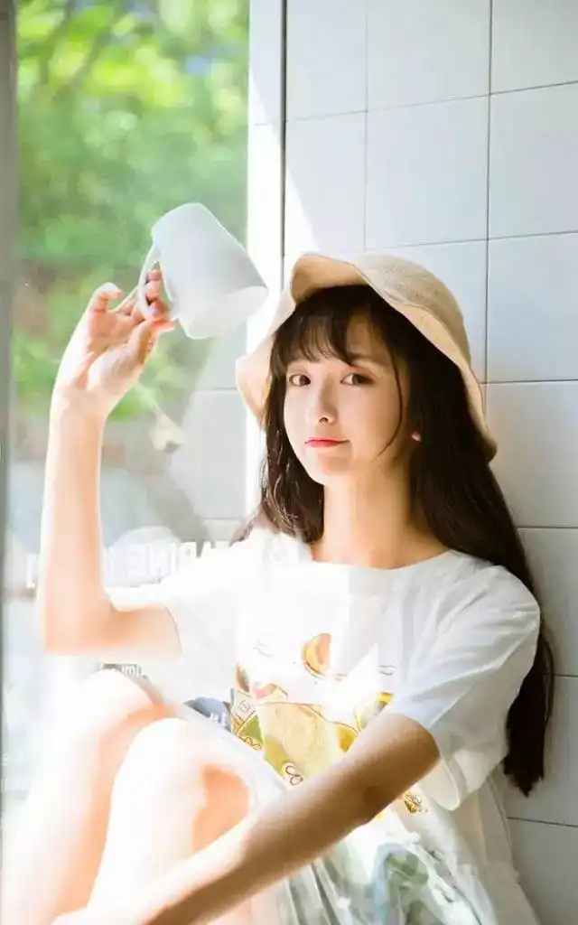 这样睡觉,右手不是很容易麻痹嘛