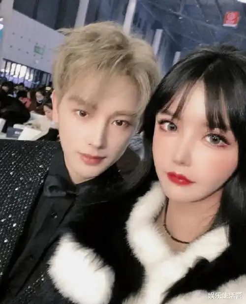 最终还是兜儿赢了韩安冉官宣离婚,小猪先生的评论区像是过大年