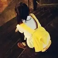 欧美头像女背着包女生