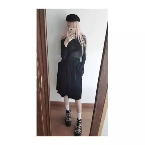 潮人这位蹿红的95后粉色少女,可能真的会魔法
