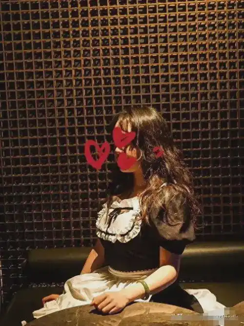 聊天记录曝光女大学生被金主包养,社会问题浮出水面