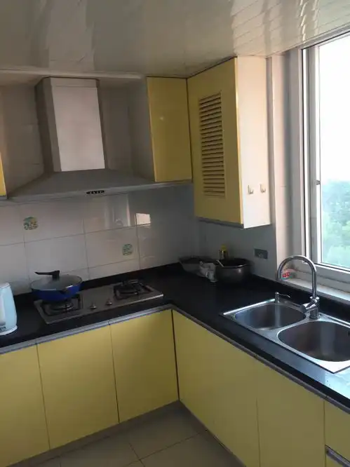 1号线莲花路站2房招室友女生或者情侣2300主卧现...