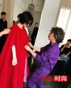 王菲走秀气势堪比超模边走边笑喊走开