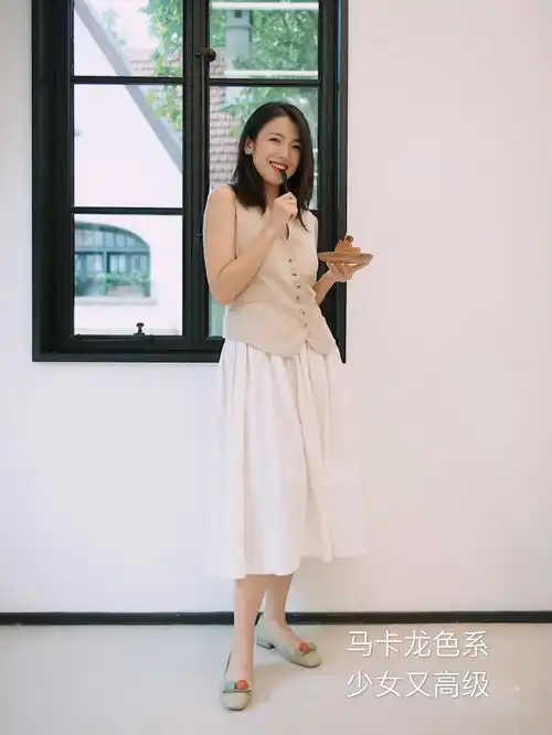 今夏又火了一双鞋子,它叫奶奶鞋,配裙子连气质都变高级了