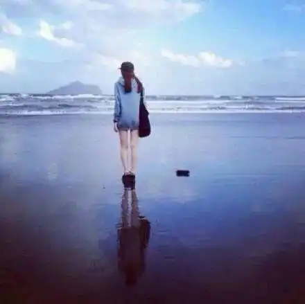 夕阳下的背影女生头像朱