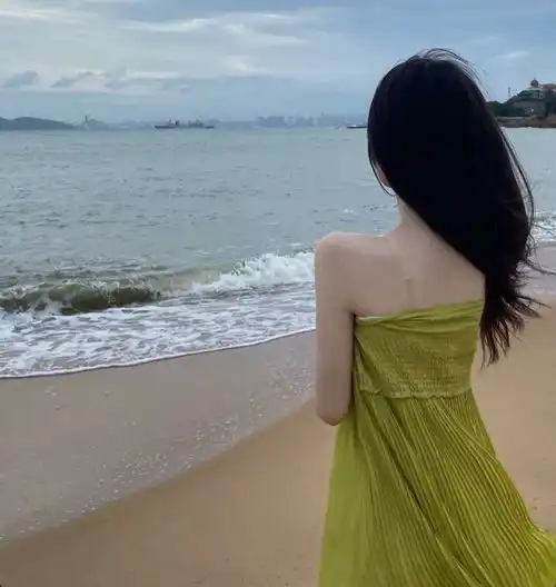 头像冷漠女真人跃入