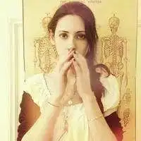 女生大笑阳光头像欧美微信头像图片大全