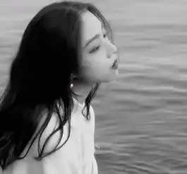 伤心难过的头像女生