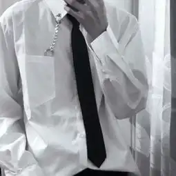 男生头像白色衬衫