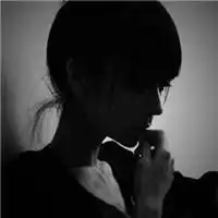 有没有这种类型的女头像黑白的还有点欧美风