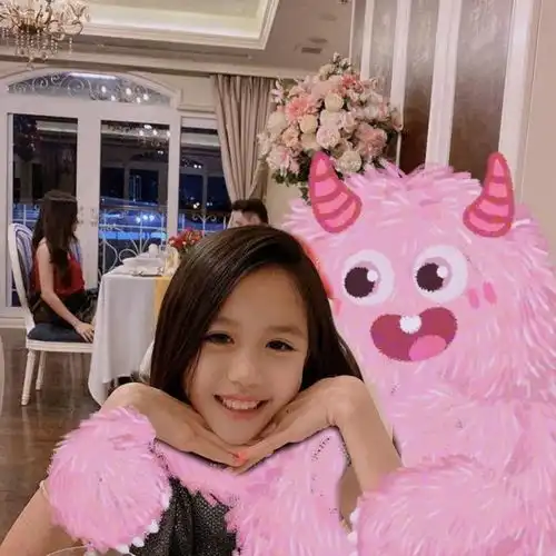 钟丽缇小女儿近照认不出一家四口同框长腿抢镜,二姐颜值垫底了