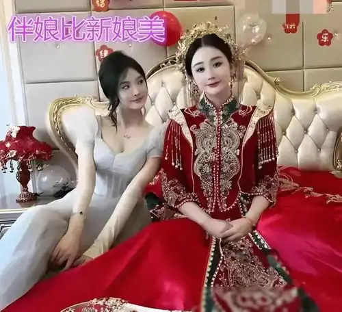 女子结婚让闺蜜当伴娘,闺蜜打扮吸引眼球,新娘伴娘抢我的风头