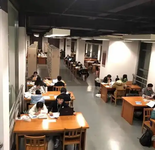 大瓜网传高校男女学生在食堂中做不雅行为,视频曝光,校方回应