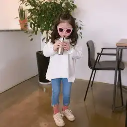 为女儿的时尚方向做好准备,小美妞的清新派穿搭