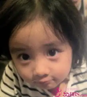 黄磊老婆孙莉晒女儿撒娇照大眼萌妹