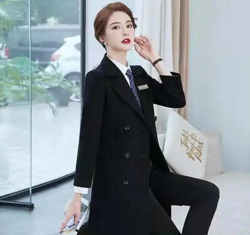 气质女人冬天都爱穿大衣,保暖舒适又有气场,照着搭美得不像话