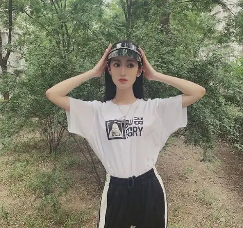 黑白配穿搭,打造清新气质与魅力4种风格显女神范,真好看