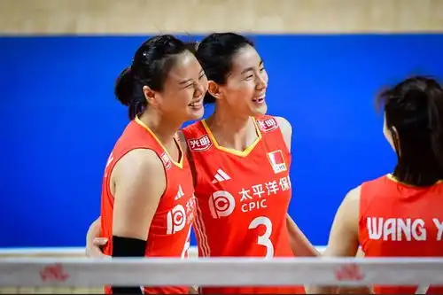 中国女排神奇逆转土耳其队,三位球员功不可没,现场观众也立功了