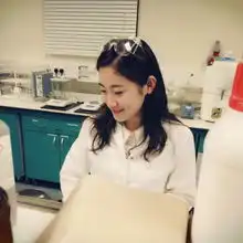 美女博士实验照惊艳网友颠覆传统女博士形象