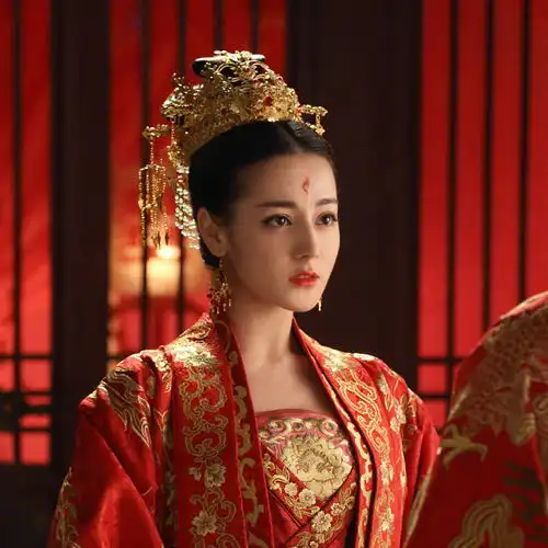 内娱凤冠霞帔最美10位当红女星,唐嫣仅排第七,白鹿排第四,你认为谁最美呢