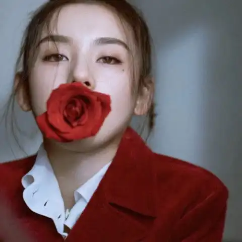 无水印女生头像山湖水海,我只爱你一人