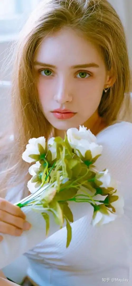 知友们有没有类似图蓝天白云,还有美女的壁纸