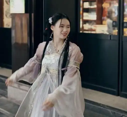 陈芋汐19岁生日快乐穿汉服告别18岁美若天仙粉丝高呼美丽优秀