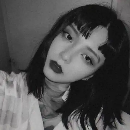 女生头像百看不厌的女头像935