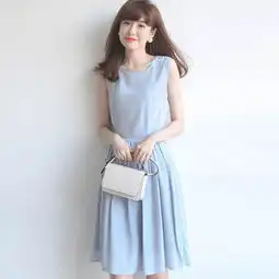 30岁职场女王,简单连衣裙来打造