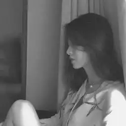 头像伤感女生哭泣图片练到