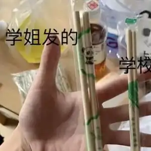 高校食堂筷子事件女生开始带货,双方已和解食堂负责人自称是最大受害者