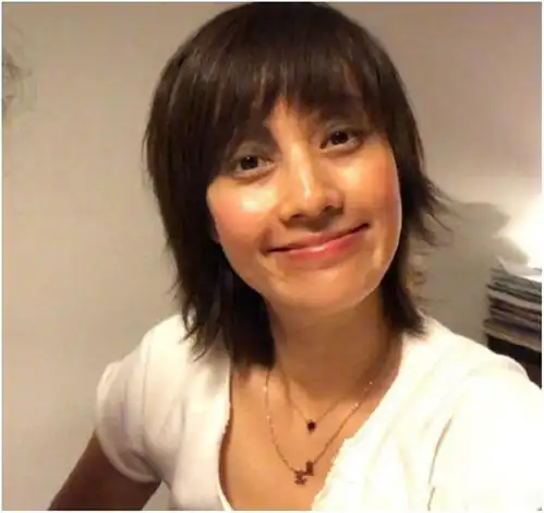 可爱小女孩头像大眼睛烟