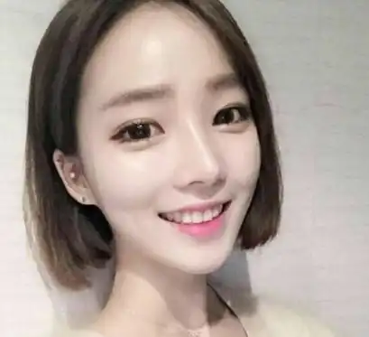 脸大的女人,头发别留太长,试试3款减龄短发,显高显脸小
