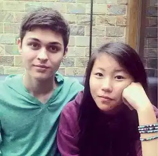 窦靖童性向成疑曾与外籍男拍亲密照