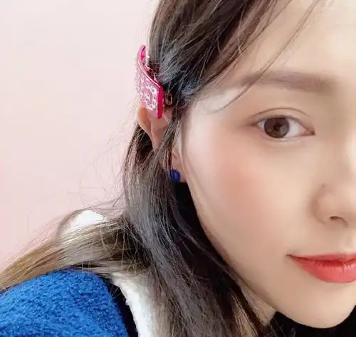 整过容的女人,这4个地方非常明显下巴太尖,鼻梁透光