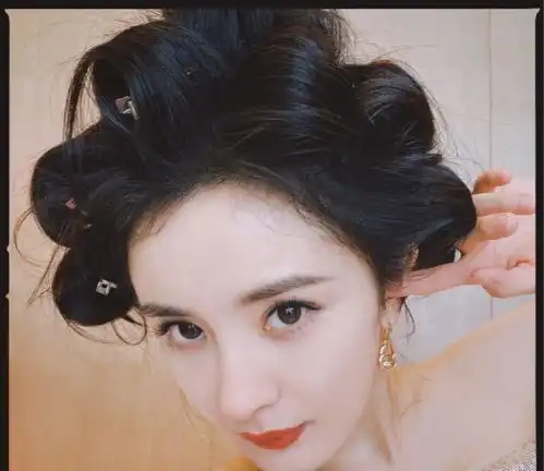 杨幂赵薇同框照两大美女即将合作新戏听见她说为女性发声