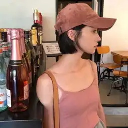 头像女生戴帽子和墨镜有