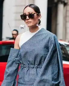 女星们戴墨镜美成仙而我却土掉渣,原来只差在这儿了正流行